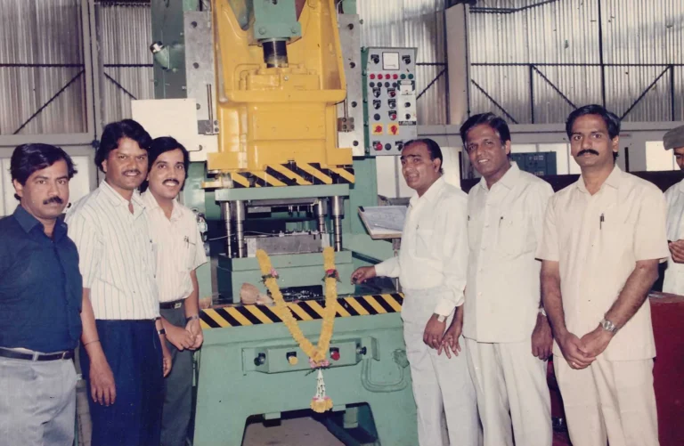 menon-old-photos-same-sie16