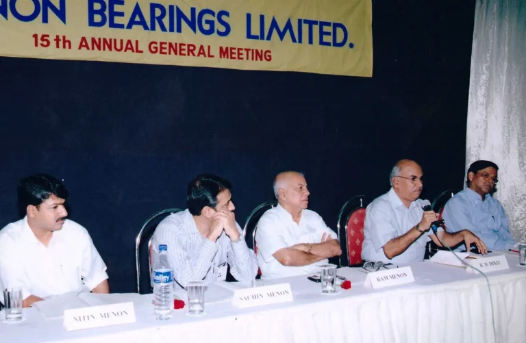 menon-old-photos-same-sie2